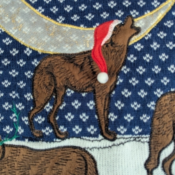 Holiday Time howling at the moon wolf Christmas sweater small embroidered - Picture 7 of 10